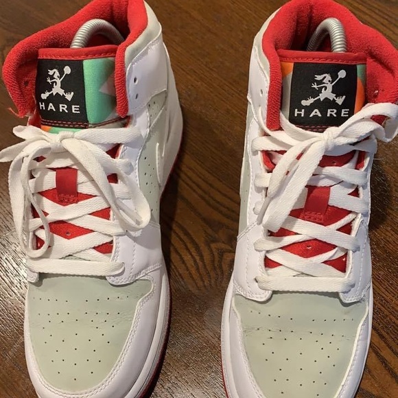 Air Jordan 1 Mid Hare - Picture 2 of 5